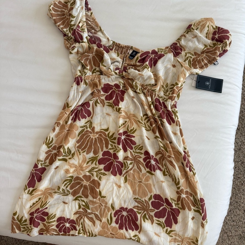 Volcom Day in Parrotise Dress with Floral Design